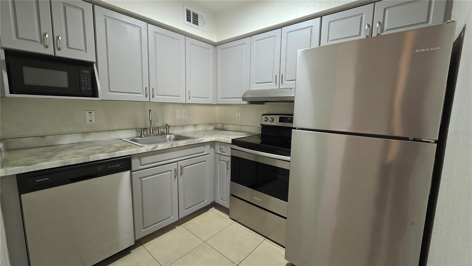 PLAZA DE LAS FUENTES CONDO - Residential