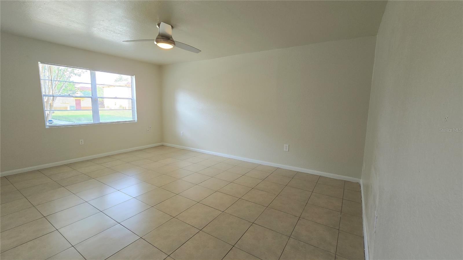 PLAZA DE LAS FUENTES CONDO - Residential