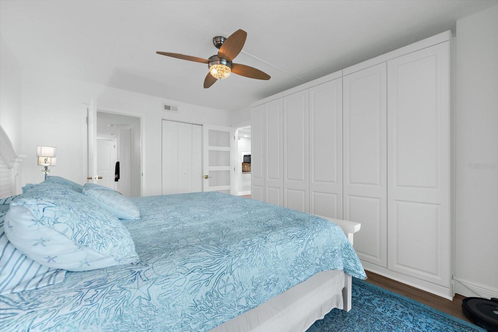 POINTE ON MIDNIGHT PASS - Residential