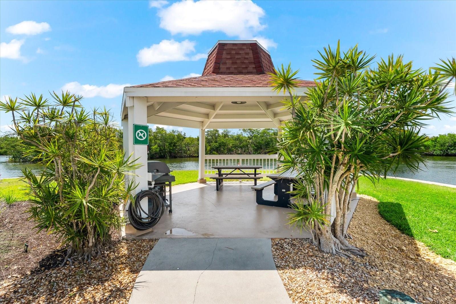 POINTE ON MIDNIGHT PASS - Residential