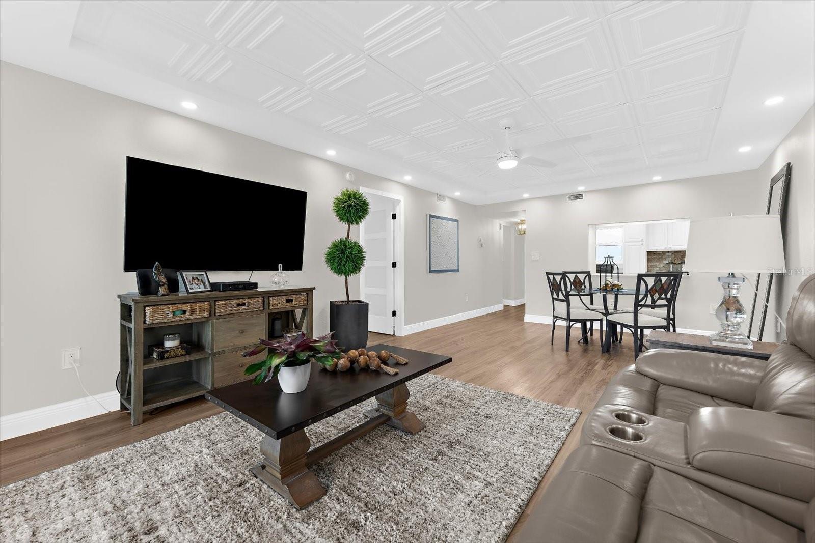 POINTE ON MIDNIGHT PASS - Residential