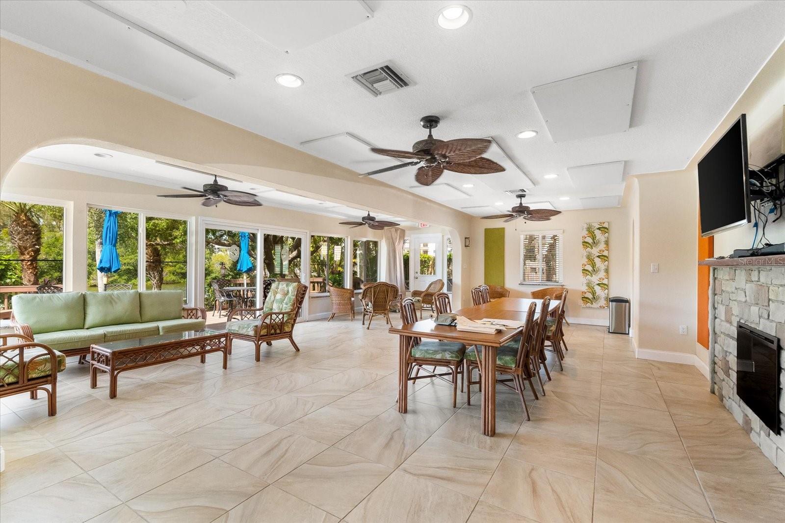 POINTE ON MIDNIGHT PASS - Residential