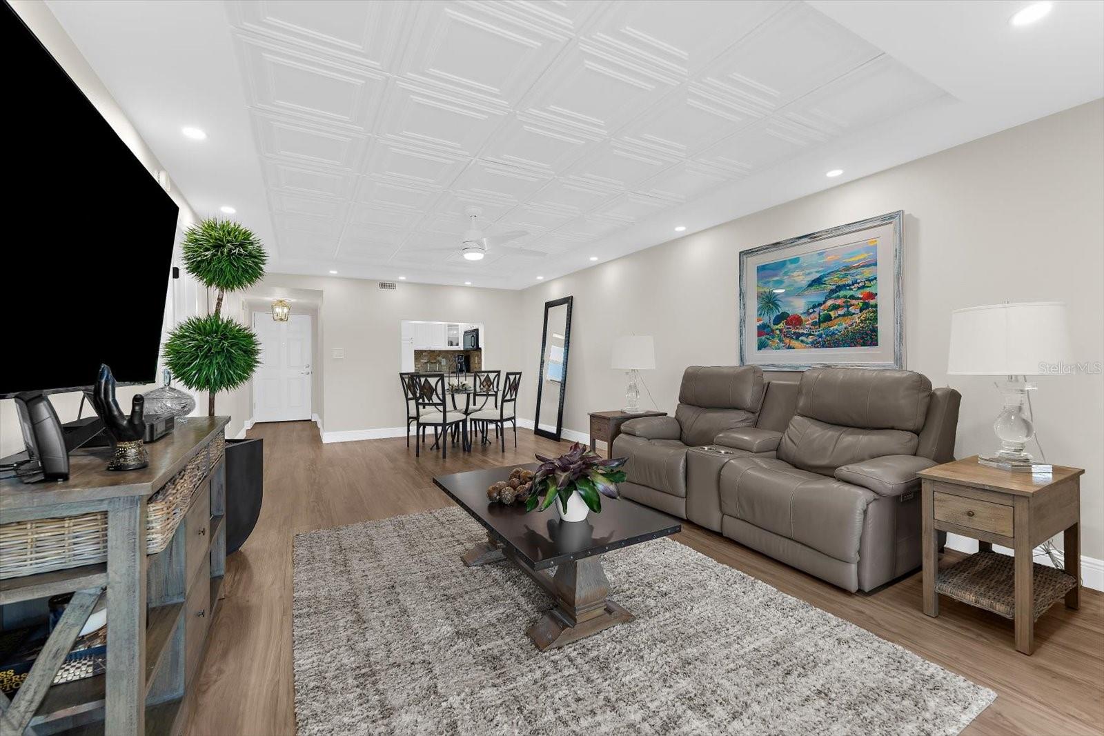 POINTE ON MIDNIGHT PASS - Residential