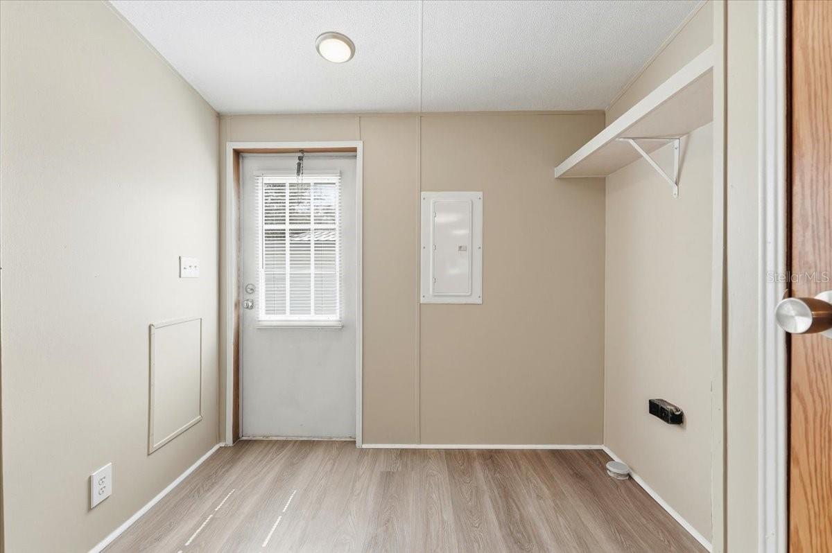 VILLAGE UNIT 04 ADD LAKELAND - Residential