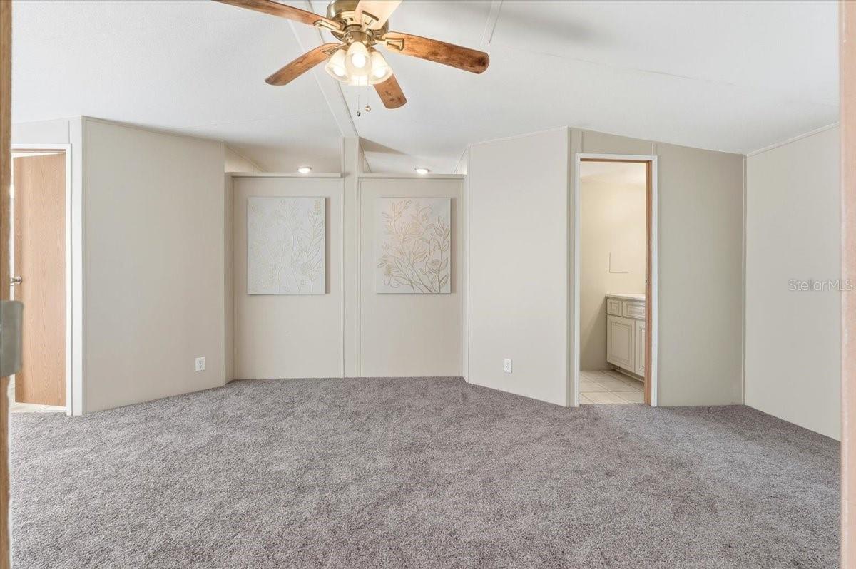 VILLAGE UNIT 04 ADD LAKELAND - Residential