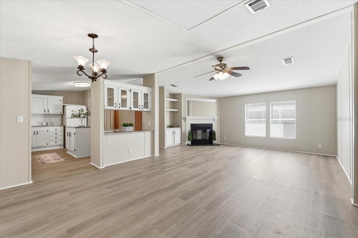 VILLAGE UNIT 04 ADD LAKELAND - Residential