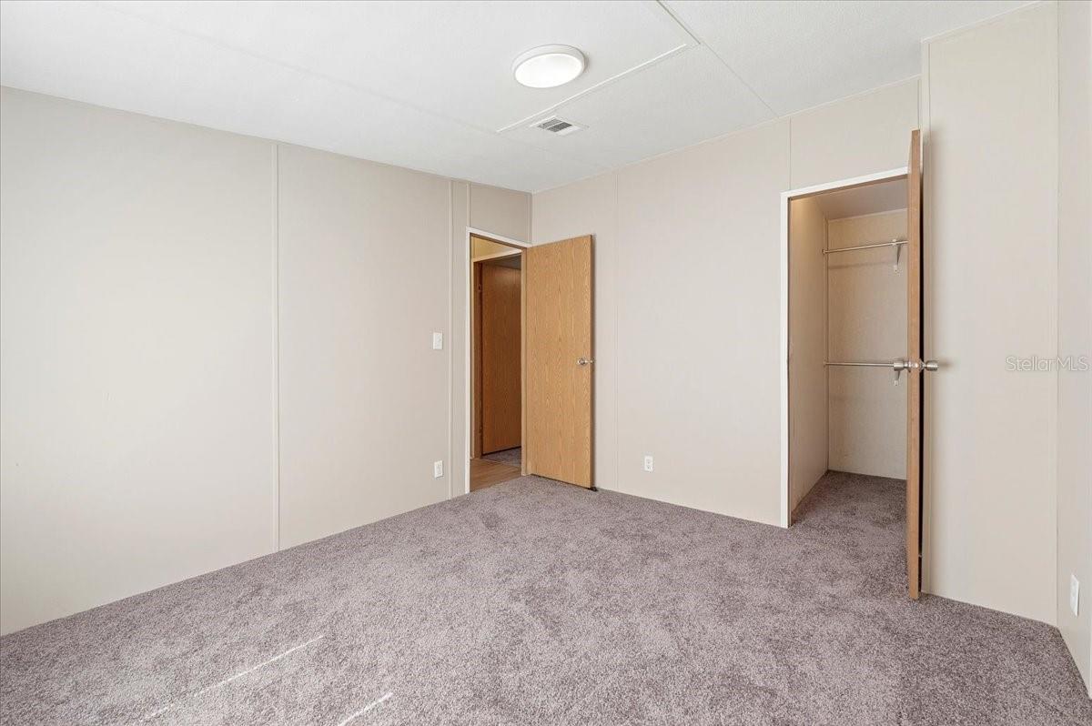 VILLAGE UNIT 04 ADD LAKELAND - Residential