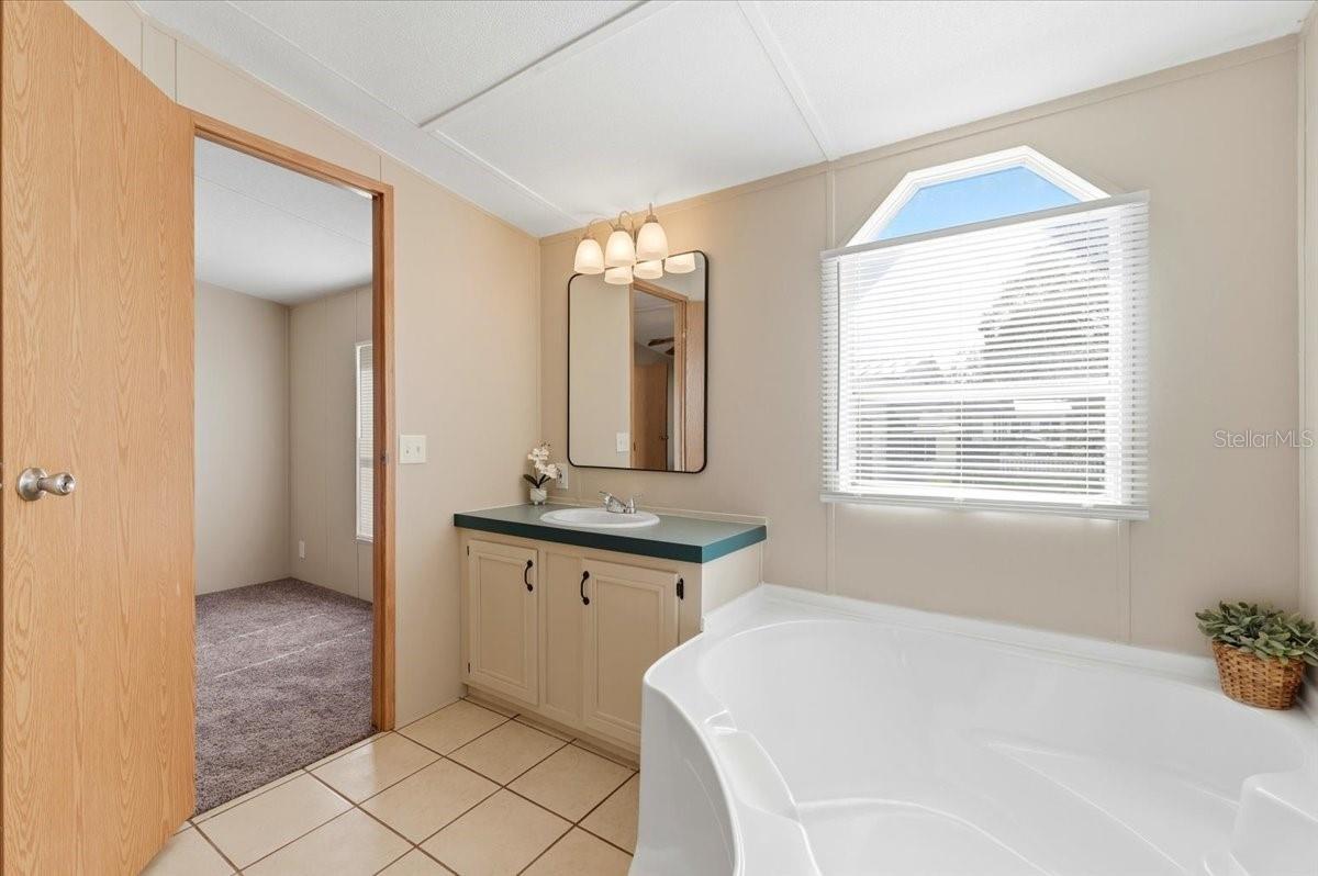 VILLAGE UNIT 04 ADD LAKELAND - Residential