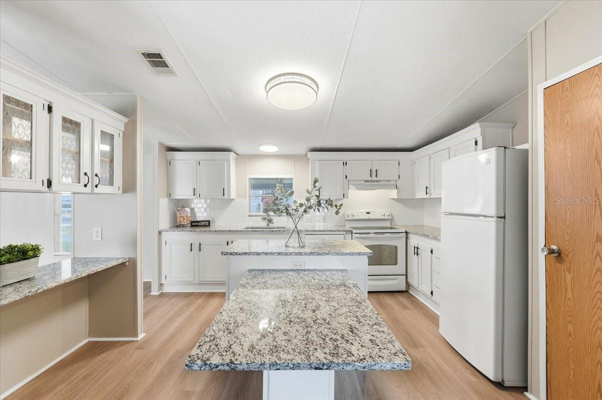 VILLAGE UNIT 04 ADD LAKELAND - Residential