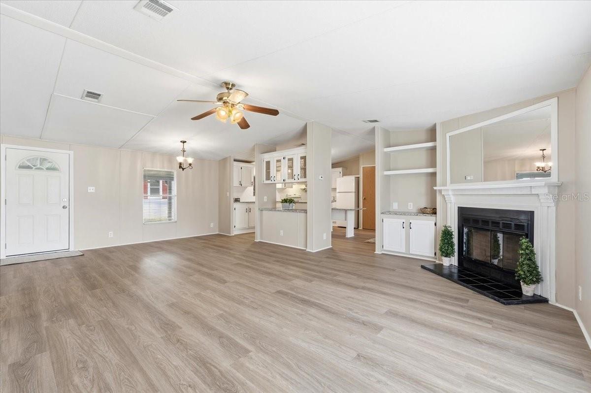 VILLAGE UNIT 04 ADD LAKELAND - Residential