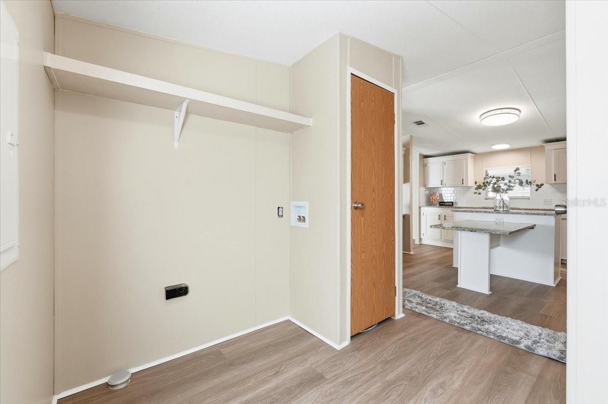 VILLAGE UNIT 04 ADD LAKELAND - Residential