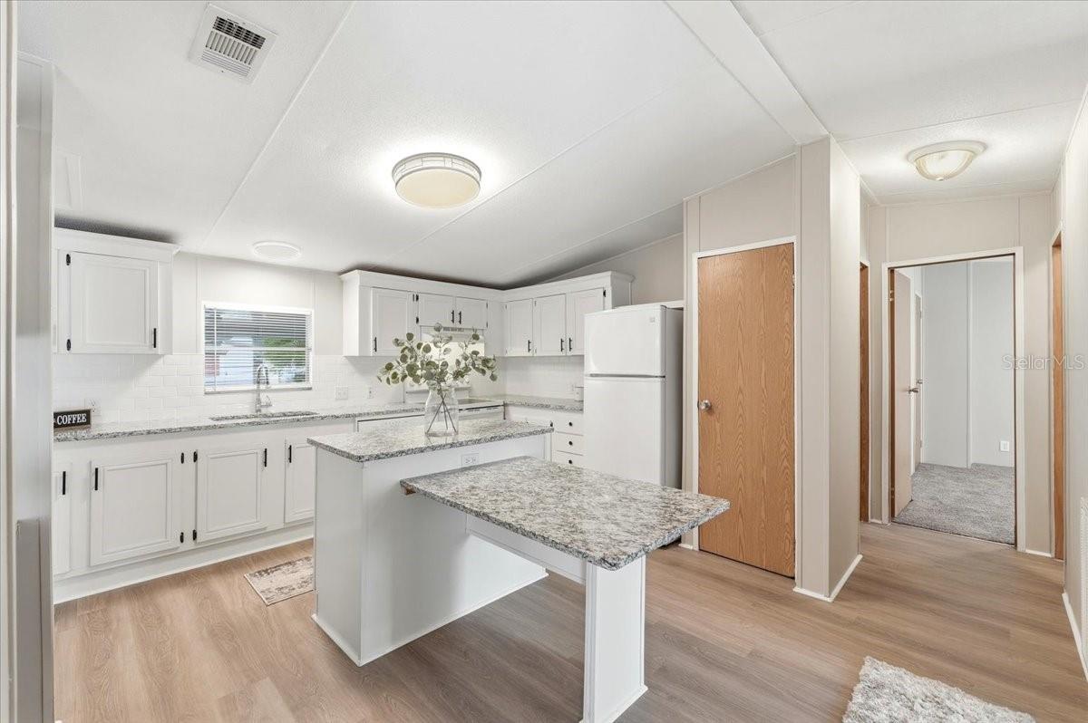 VILLAGE UNIT 04 ADD LAKELAND - Residential