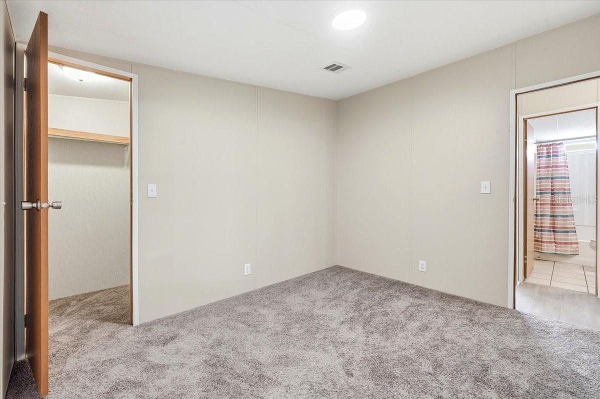 VILLAGE UNIT 04 ADD LAKELAND - Residential