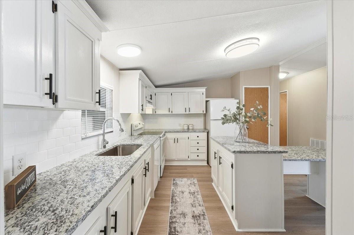 VILLAGE UNIT 04 ADD LAKELAND - Residential