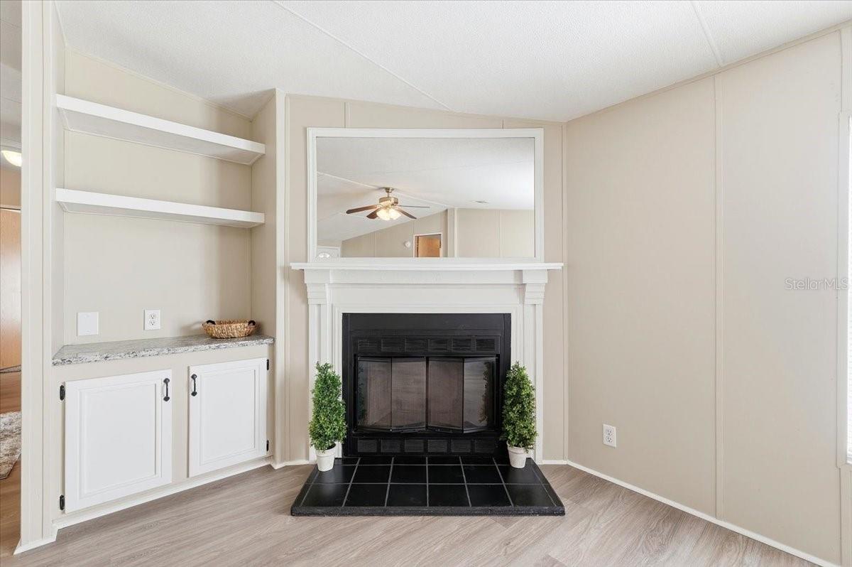 VILLAGE UNIT 04 ADD LAKELAND - Residential