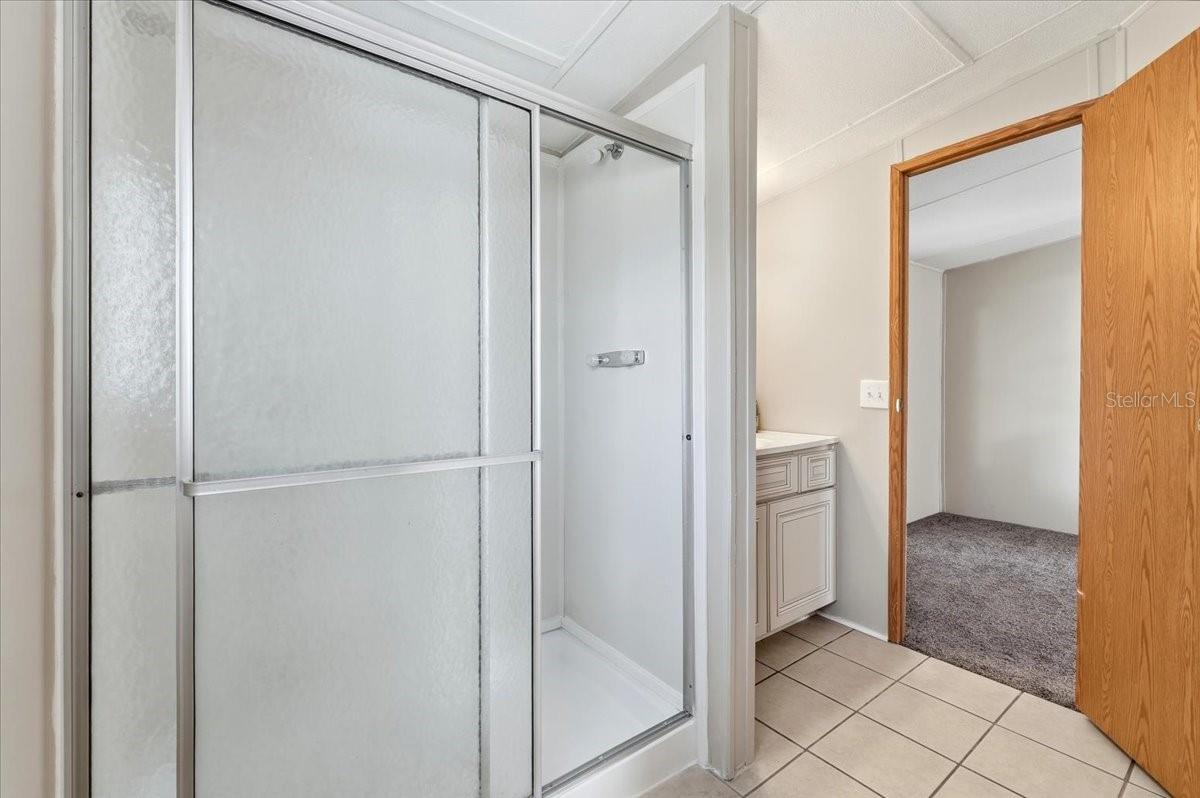 VILLAGE UNIT 04 ADD LAKELAND - Residential