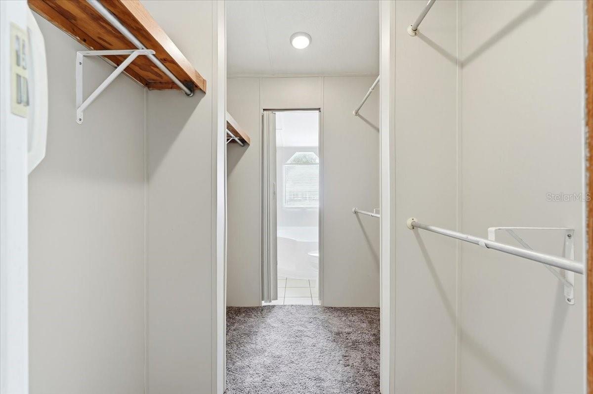 VILLAGE UNIT 04 ADD LAKELAND - Residential