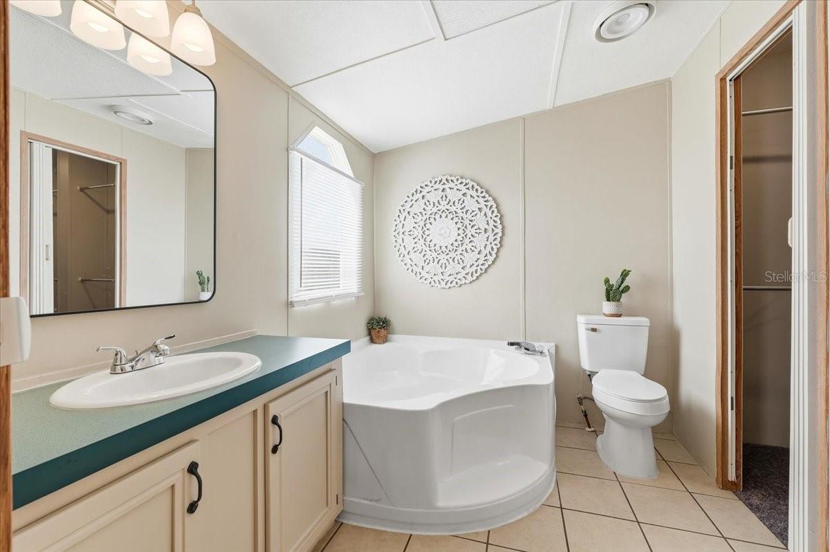 VILLAGE UNIT 04 ADD LAKELAND - Residential