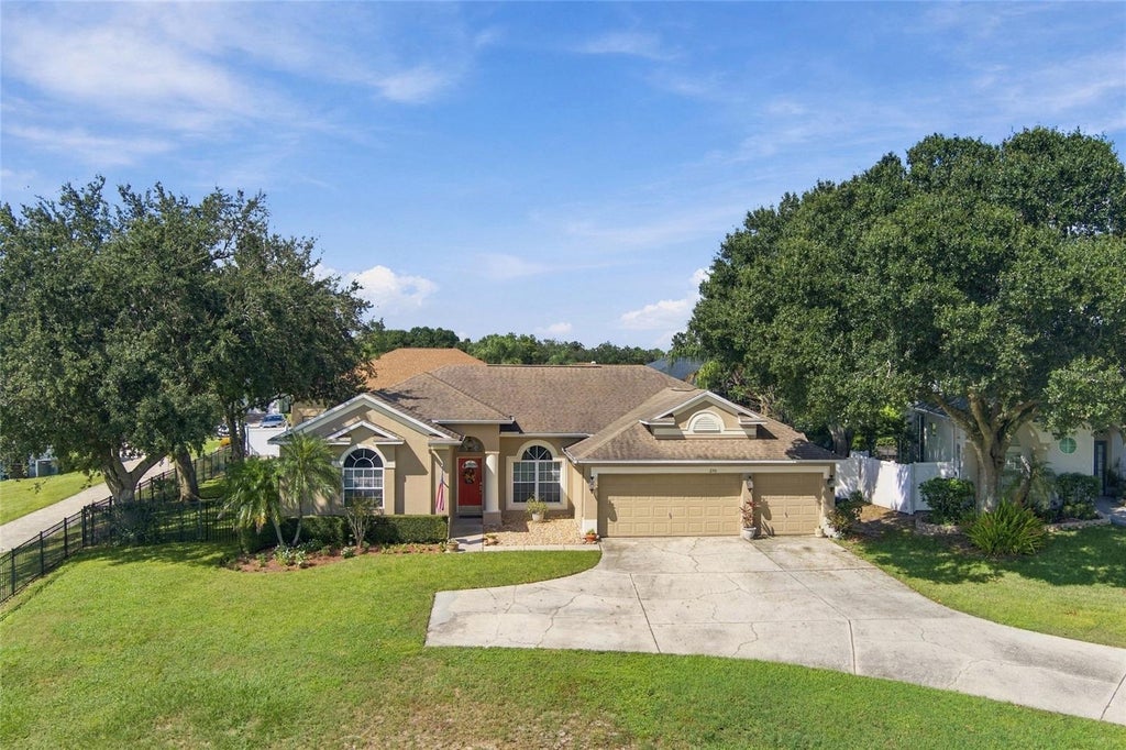 Photo of 270 Lake Darby Place, Gotha, FL 34734 (MLS # O6450180)