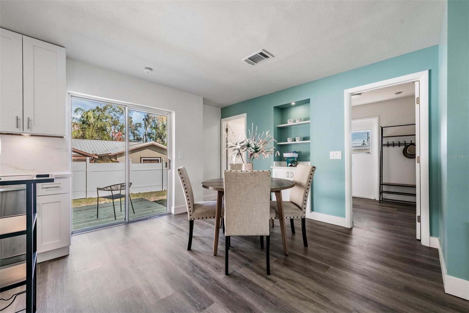 LAKE SHORE ESTATES - Residential