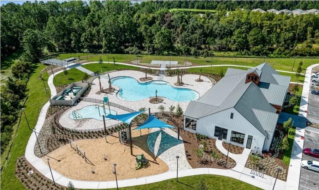 Beautiful new move-in ready studio near the Lake Nona area, water, electricity, and internet included in the payment.