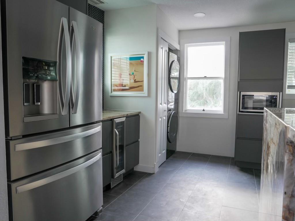 121-123 N HOLLYWOOD AVENUE