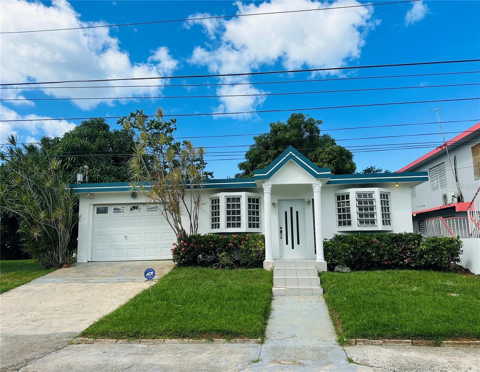 MEDIA LUNA - Residential