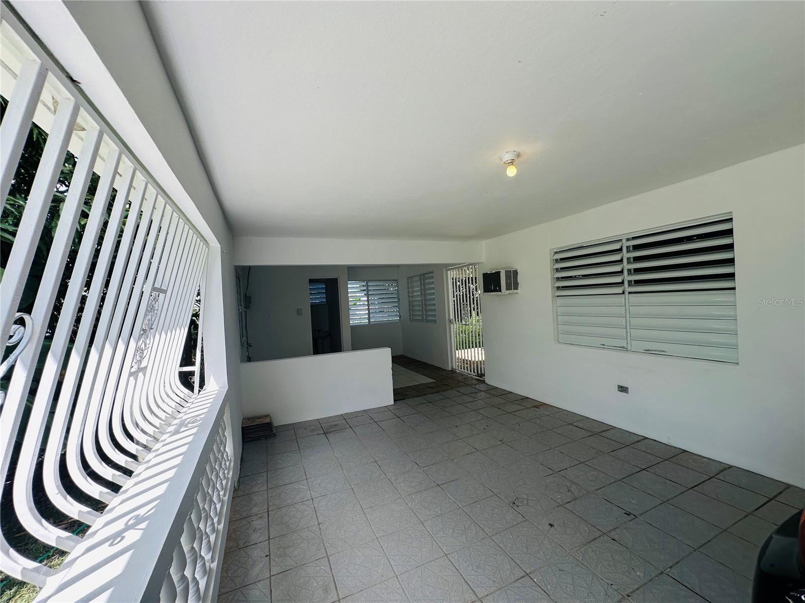 MEDIA LUNA - Residential