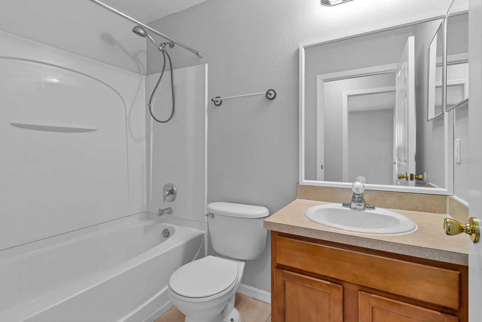 WINDROSE/SOUTHMEADOWUN 02 - Residential Lease