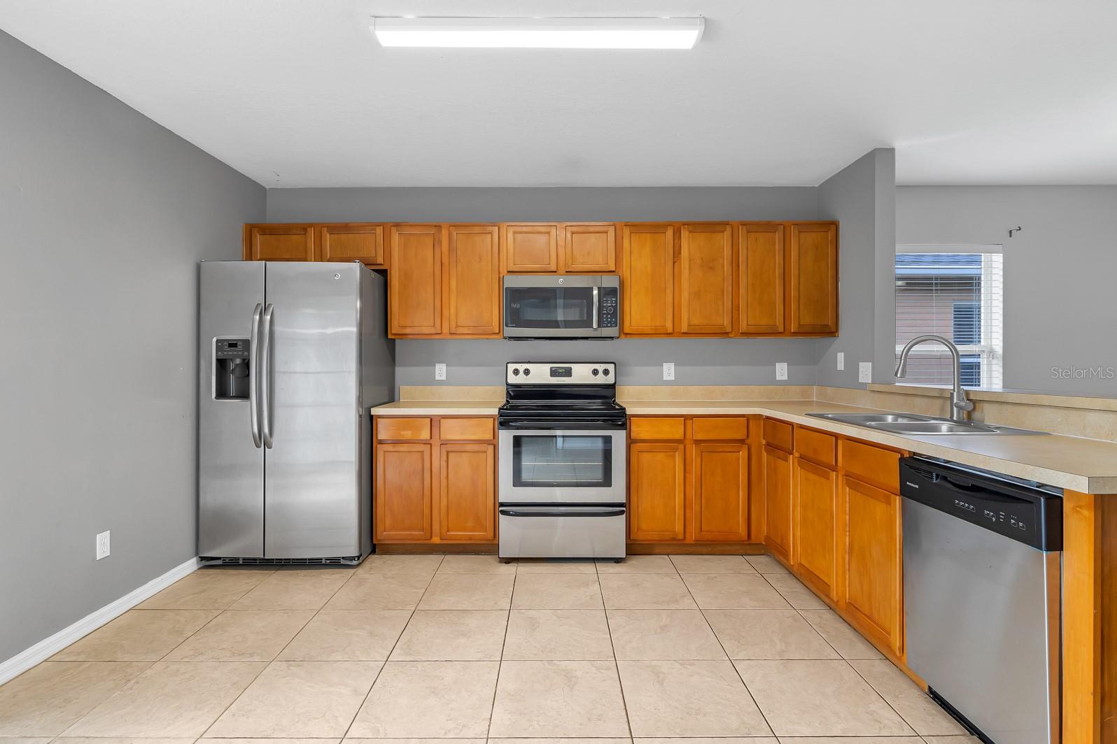 WINDROSE/SOUTHMEADOWUN 02 - Residential Lease