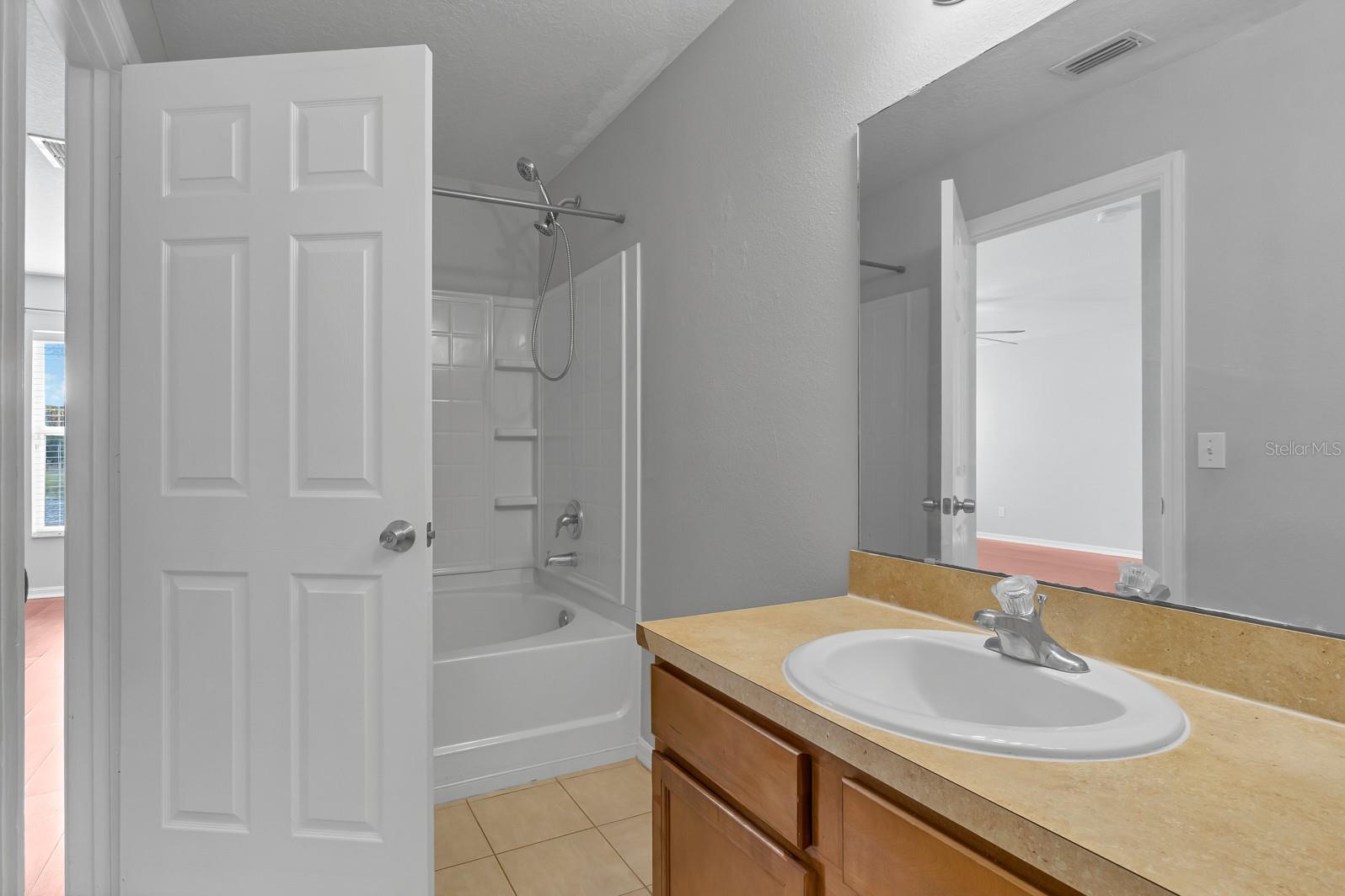 WINDROSE/SOUTHMEADOWUN 02 - Residential Lease