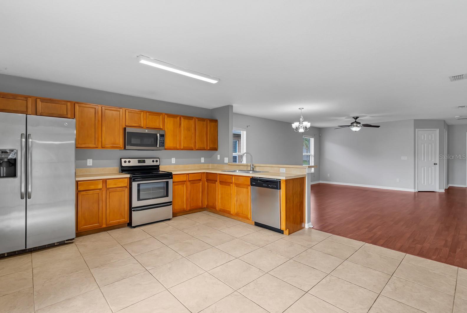 WINDROSE/SOUTHMEADOWUN 02 - Residential Lease