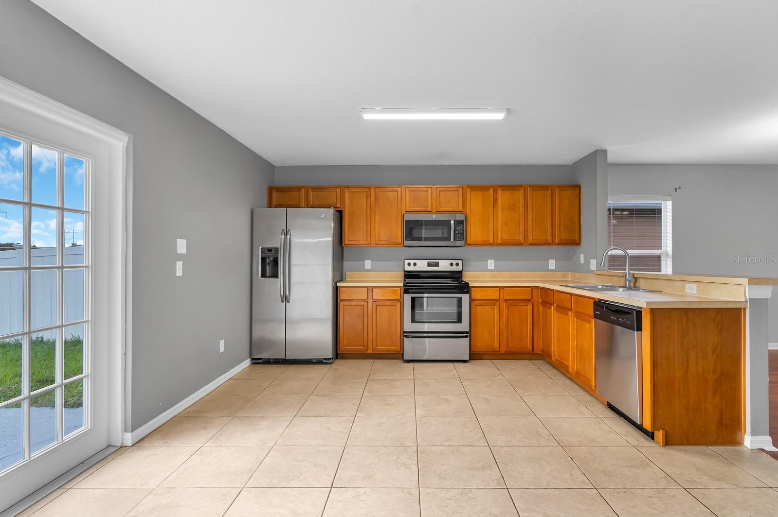 WINDROSE/SOUTHMEADOWUN 02 - Residential Lease