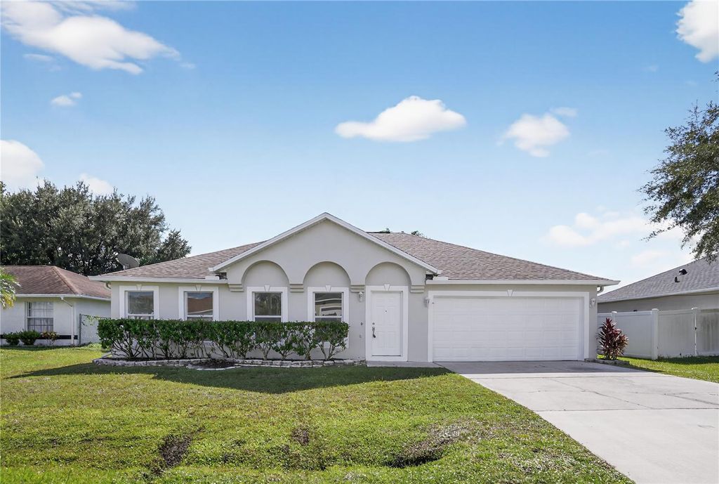 Photo of 1118 Perpignan Court, Kissimmee, FL 34759 (MLS # A4675390)