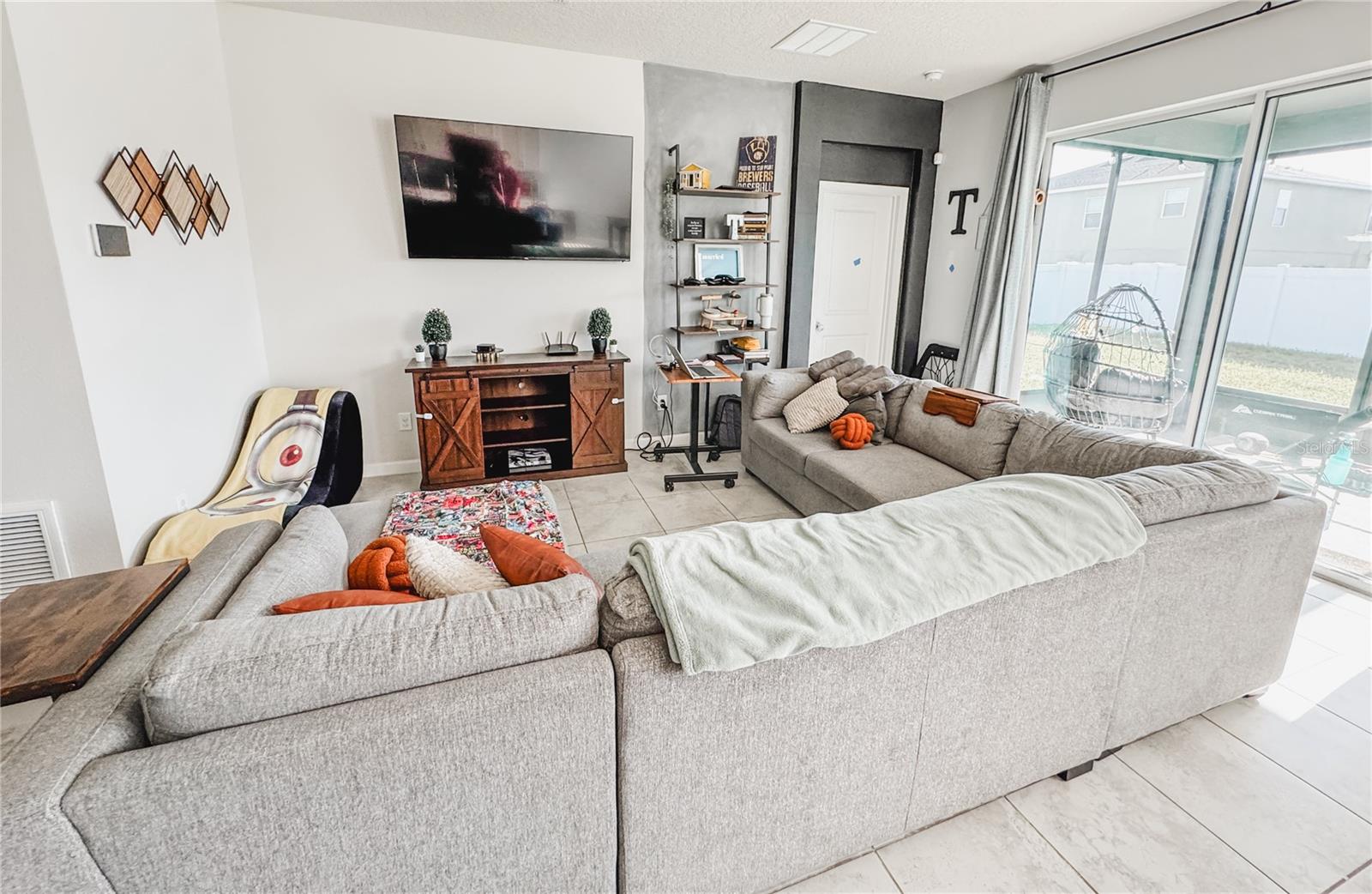 3879 HANWORTH LOOP