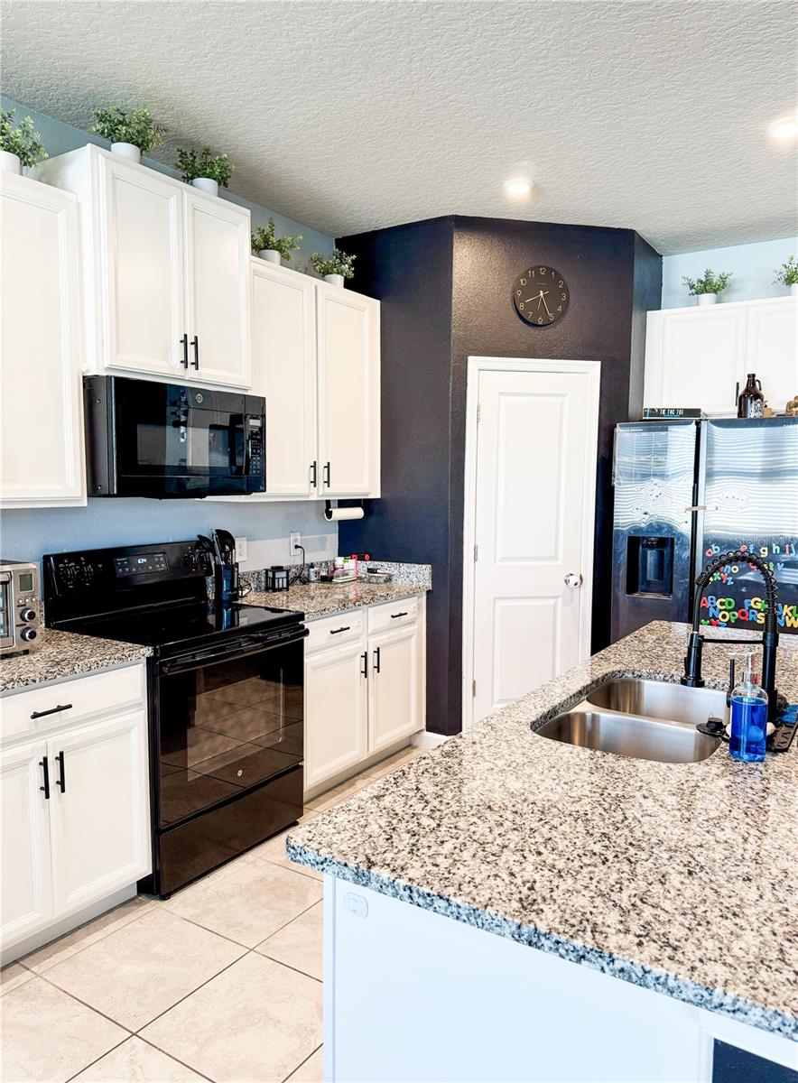 3879 HANWORTH LOOP