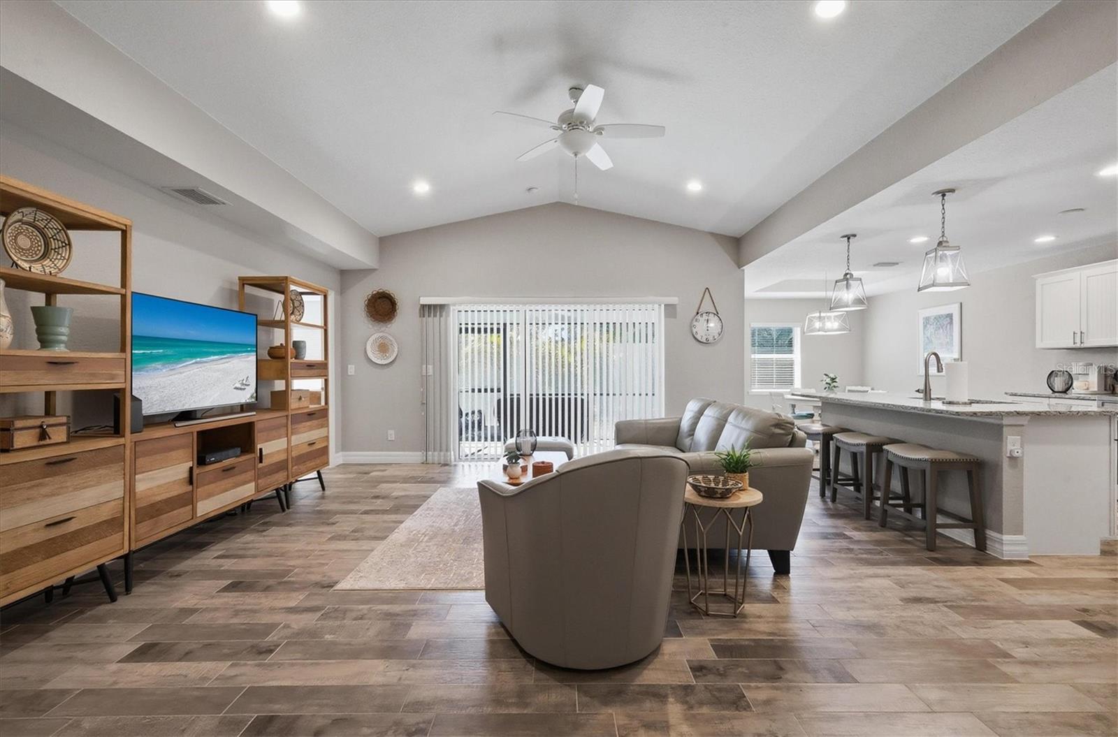 ROTONDA LAKES - Residential