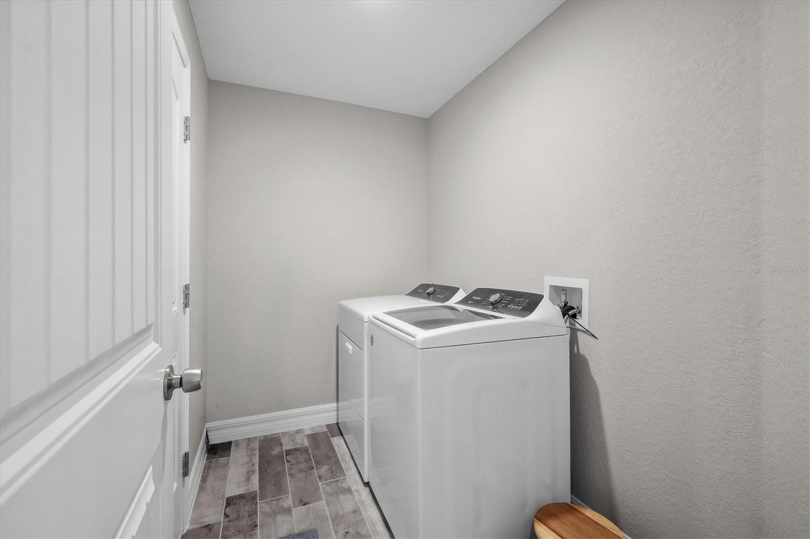 ROTONDA LAKES - Residential