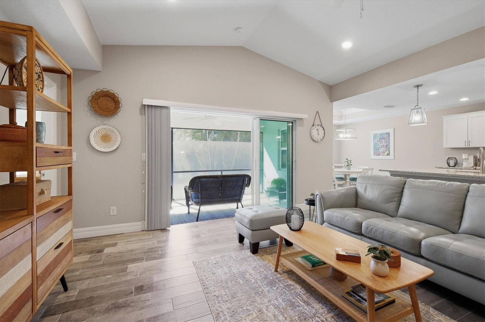 ROTONDA LAKES - Residential