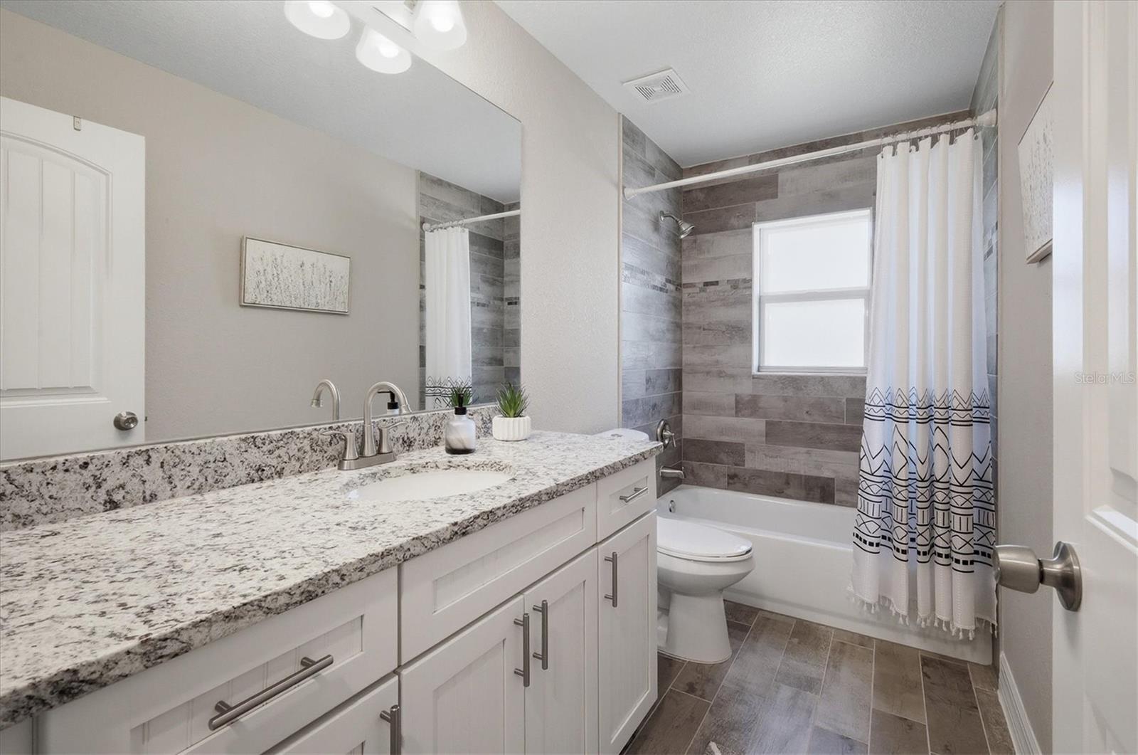 ROTONDA LAKES - Residential