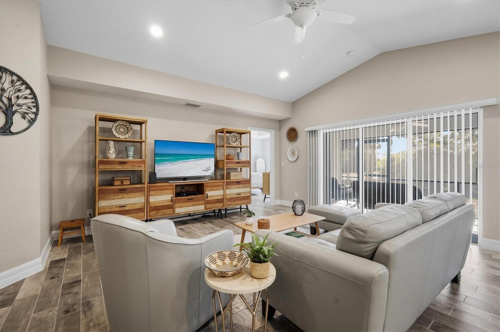 ROTONDA LAKES - Residential