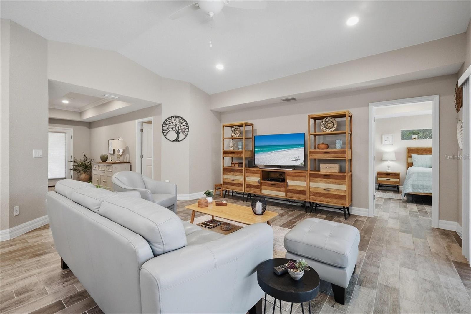 ROTONDA LAKES - Residential