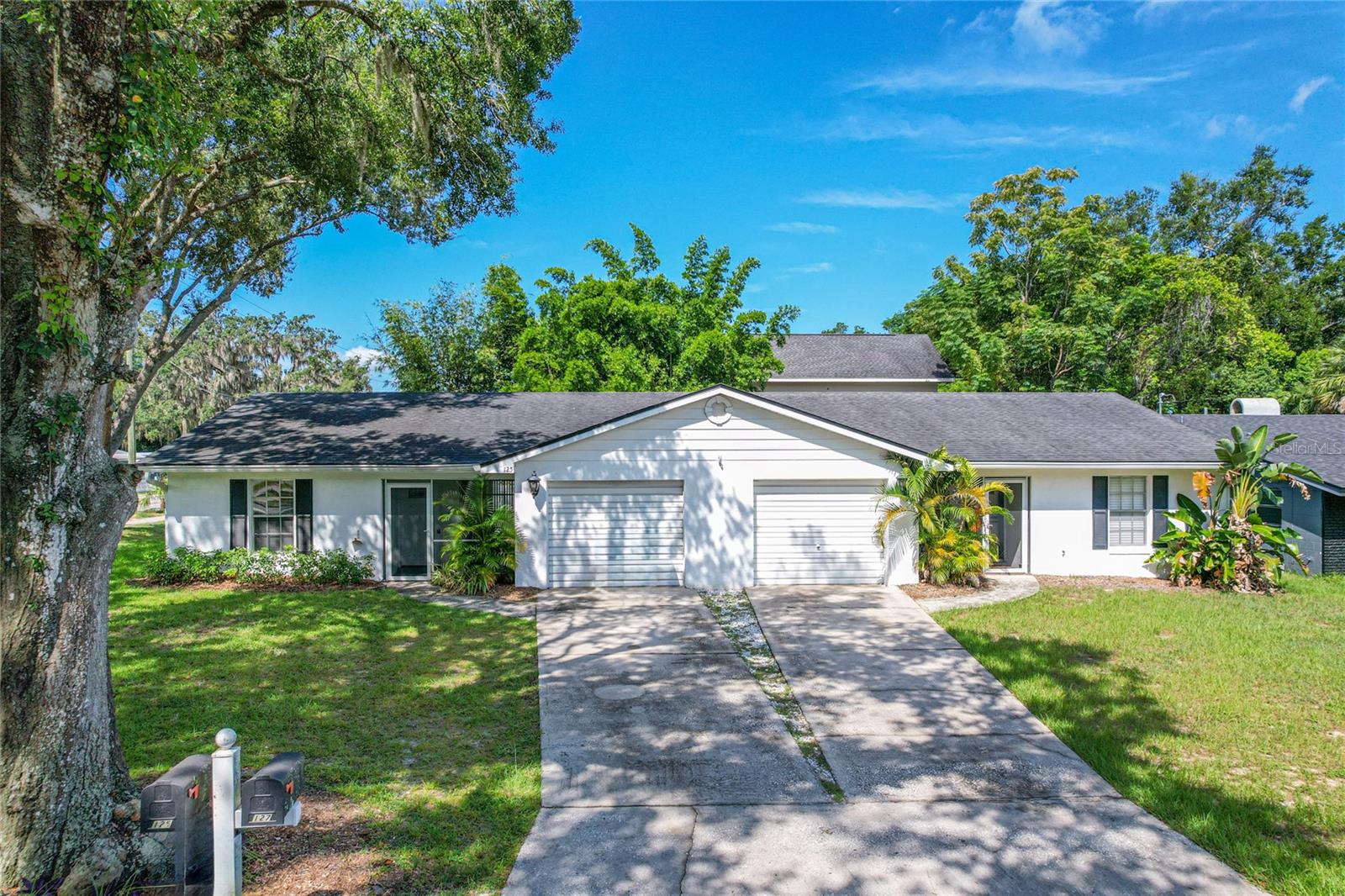 Cozy 2 bedroom home perfectly located in gorgeous Mount Dora. Walk to downtown with its festivals, shopping, fine dining, bars, live music and so much more. Walk to uptown breweries, eateries and Center for the Arts. Walk to public pool, tennis courts, splash play and so much more. Very nicely maintained property with its own private attached garage. 25 minutes to Orlando and 45 mins to beaches.
Please see attached tenant requirements.