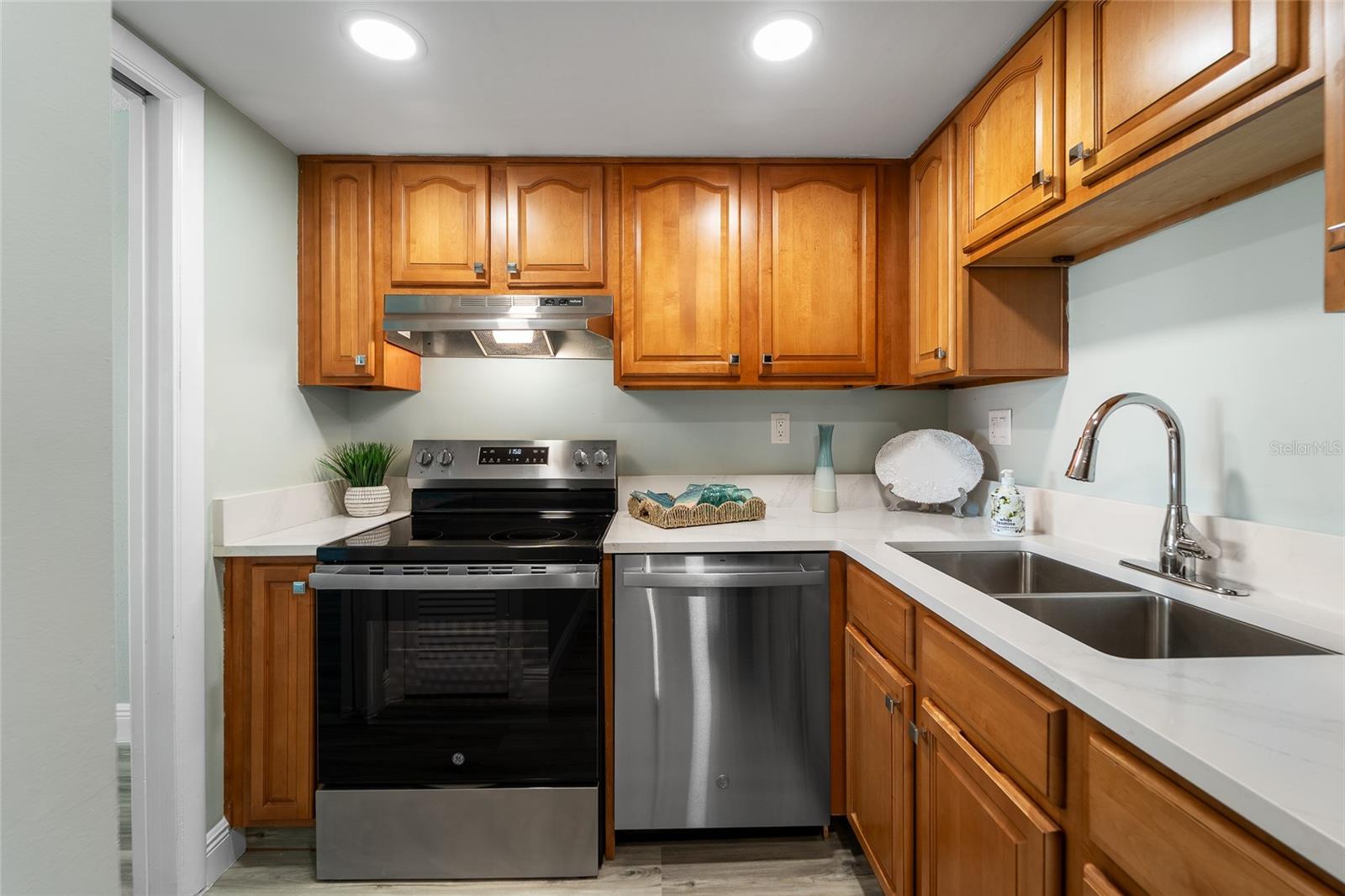 THREE PALMS POINTE CONDO - Residential