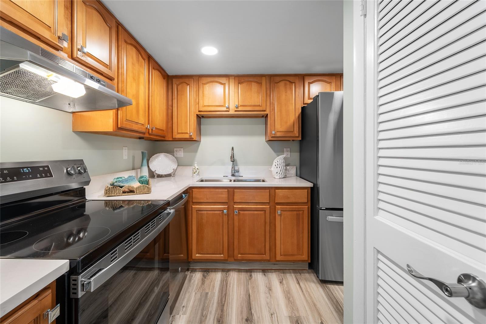 THREE PALMS POINTE CONDO - Residential