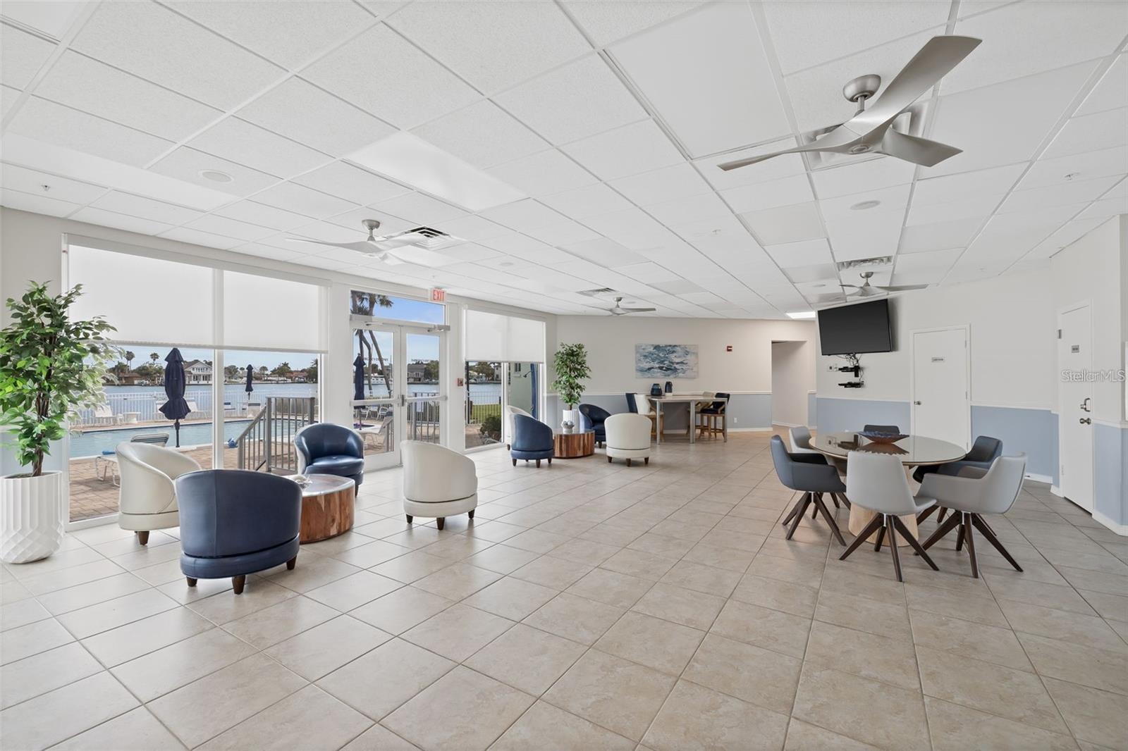 THREE PALMS POINTE CONDO - Residential