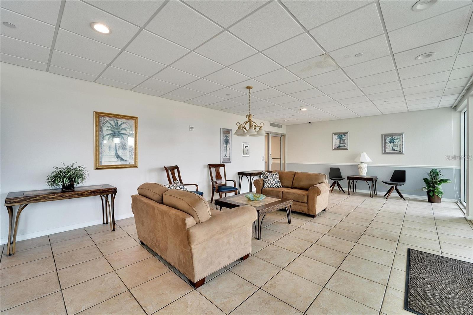 THREE PALMS POINTE CONDO - Residential