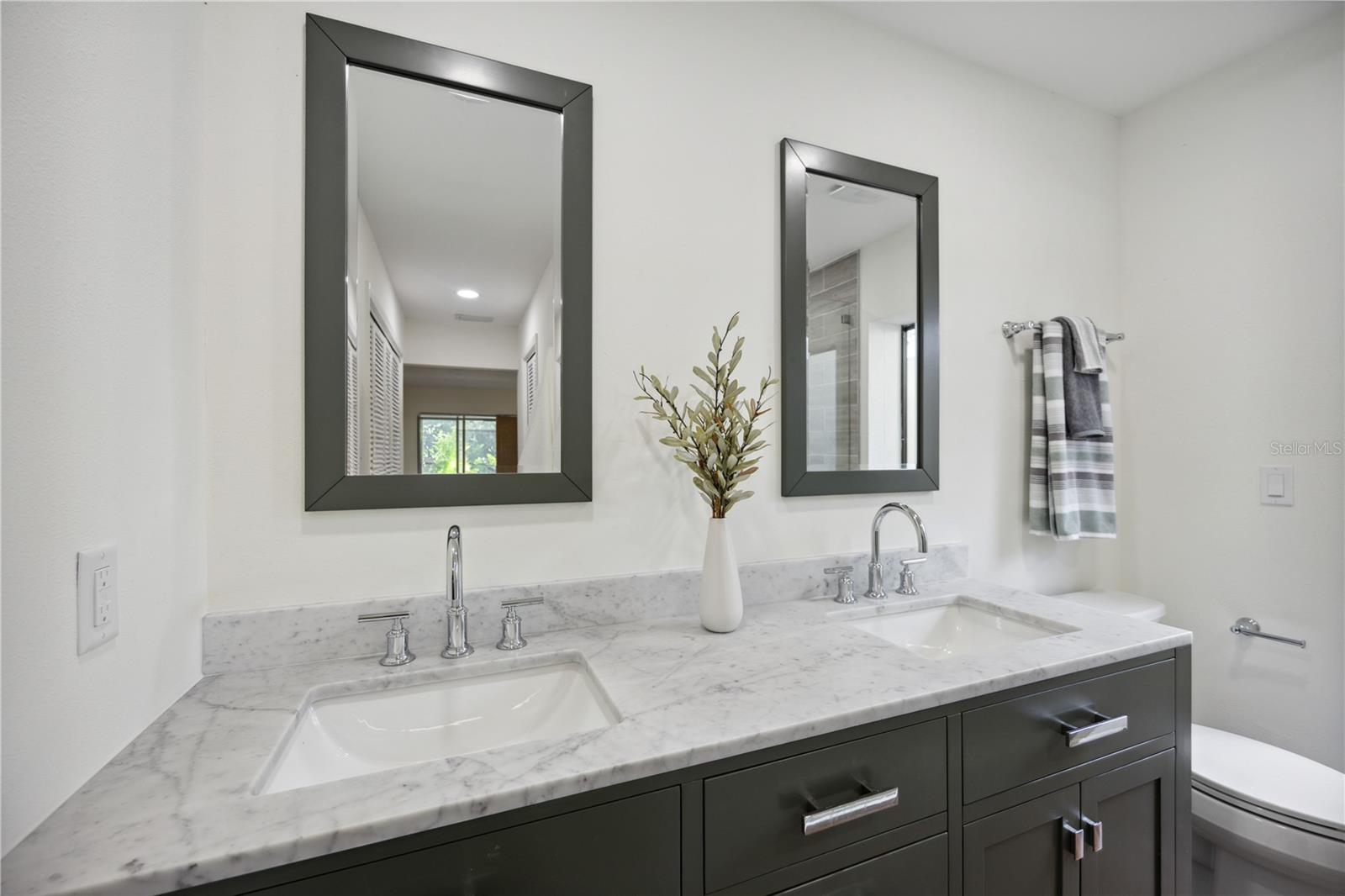 SOUTHBAY YACHT & RACQUET CLUB - Residential Lease