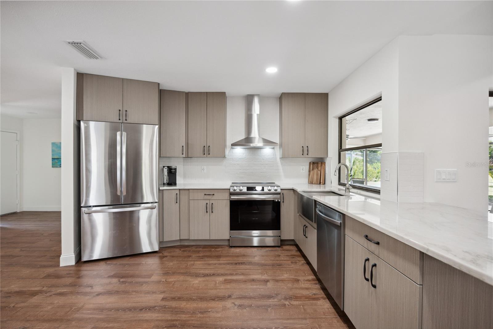 SOUTHBAY YACHT & RACQUET CLUB - Residential Lease