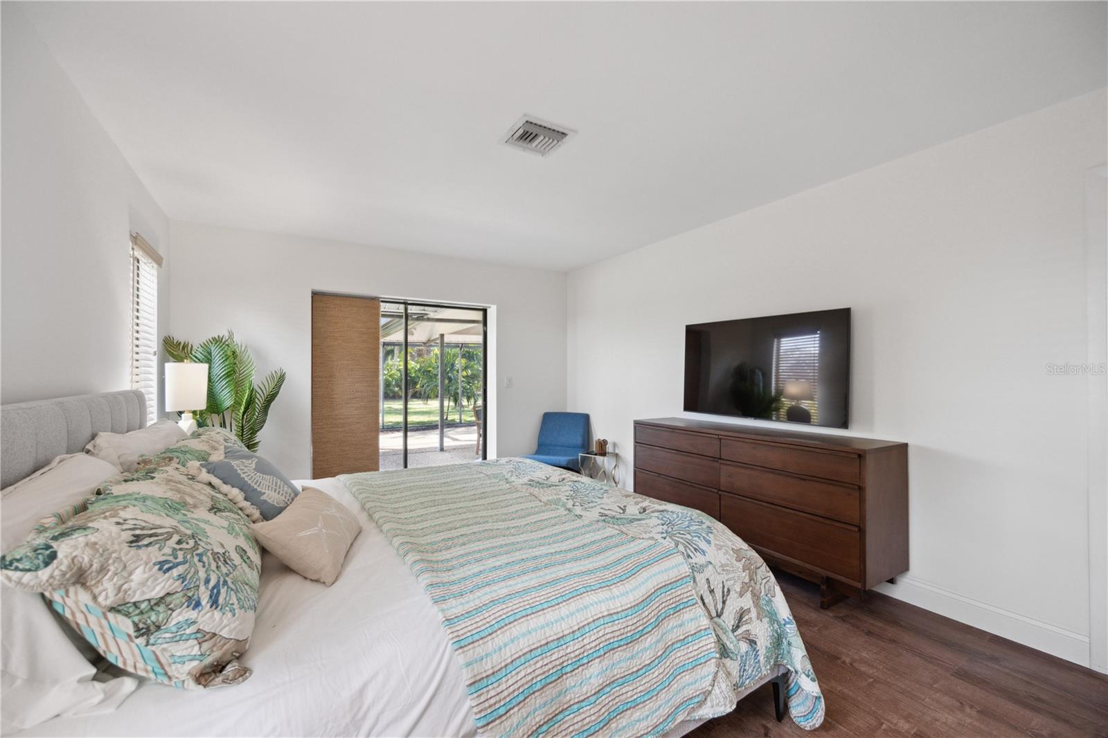 SOUTHBAY YACHT & RACQUET CLUB - Residential Lease